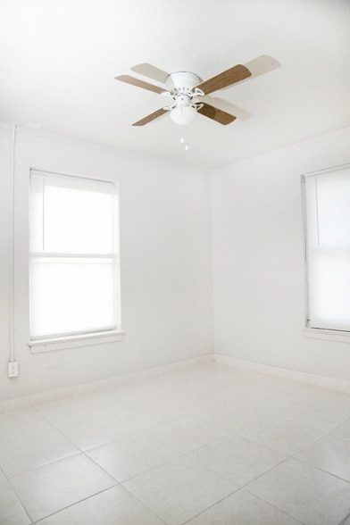 Building Photo - 220 S 25th Ave