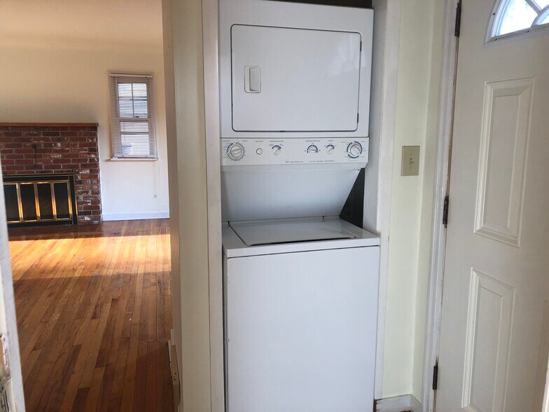 Building Photo - 1200 NE McGee St