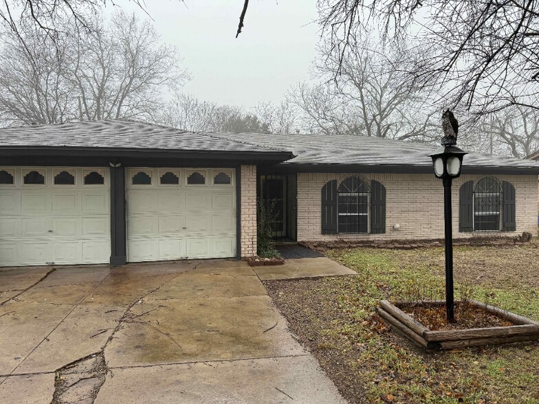 Primary Photo - 503 Creek St