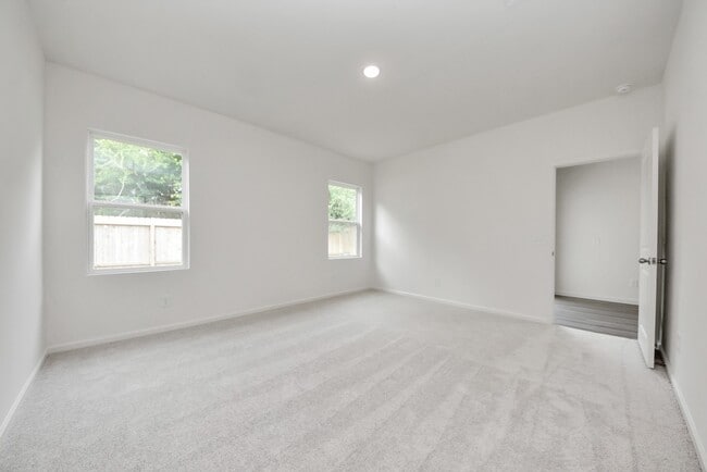 Building Photo - 31035 Gayle Prairie Oaks St