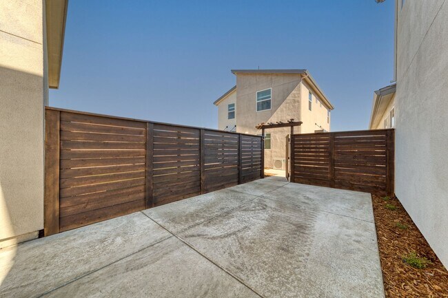 Building Photo - 2221 Tapia Wy