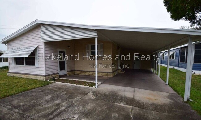 Building Photo - 1762 Fox Hill Dr
