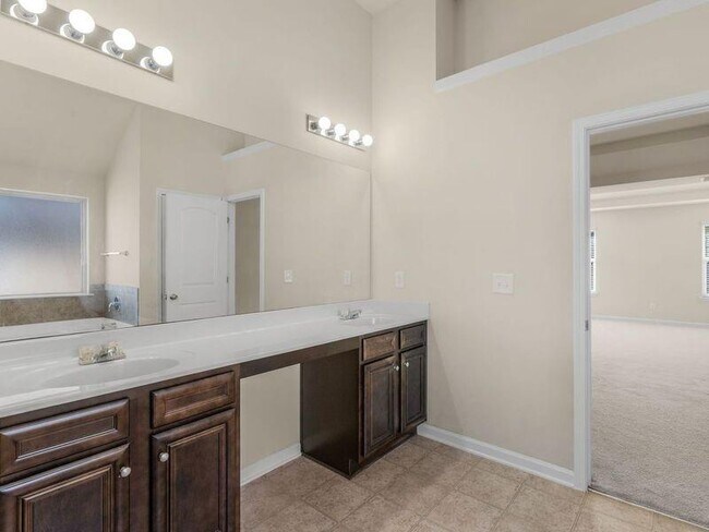 Building Photo - 2325 Braelin Loop