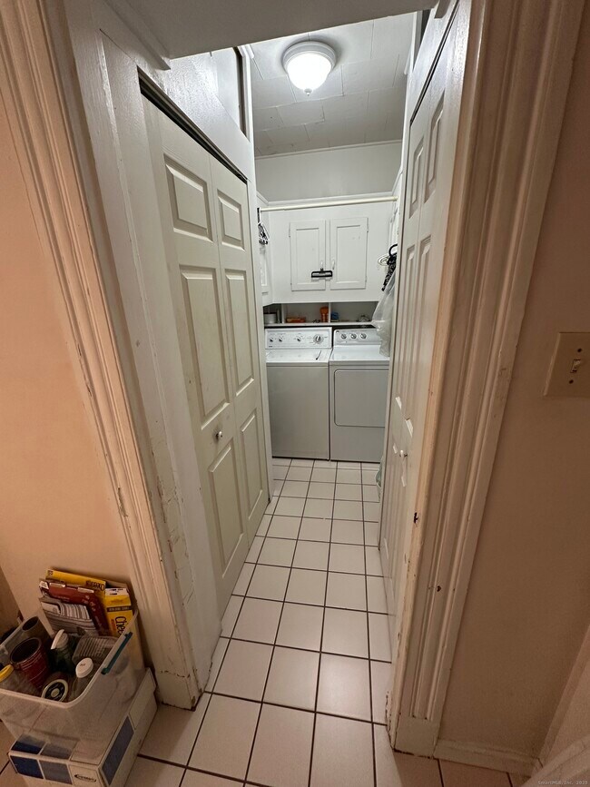 Building Photo - 220 Elliott Ave