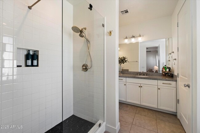 Building Photo - 3030 N 38th St