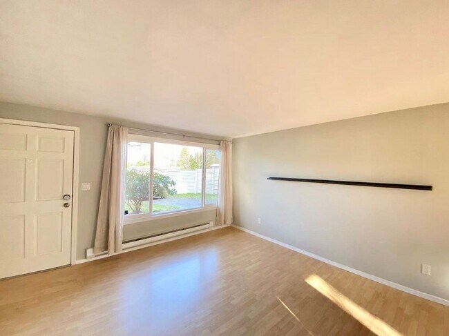 Building Photo - Great Home For Rent