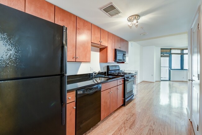 Building Photo - Gorgeous Studio w/ Hardwoods & Balcony