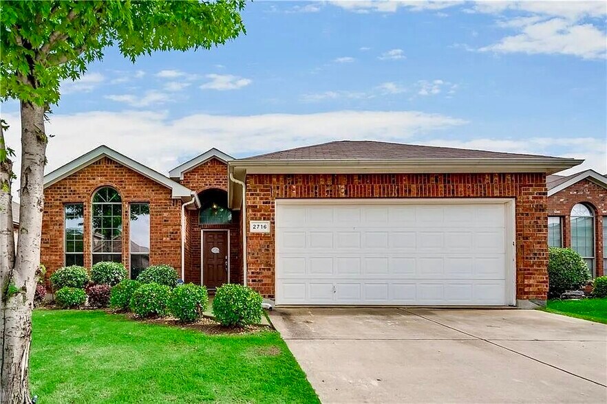 Front of the house - 2716 Twinflower Dr