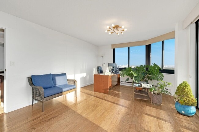 Building Photo - 1733 Harmon Cove Tower