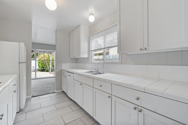 Building Photo - 6734 Barnhurst Dr