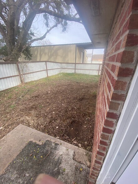 Building Photo - 503 Murdock St