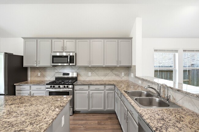 Building Photo - 9327 Clearwater Bluff Ln