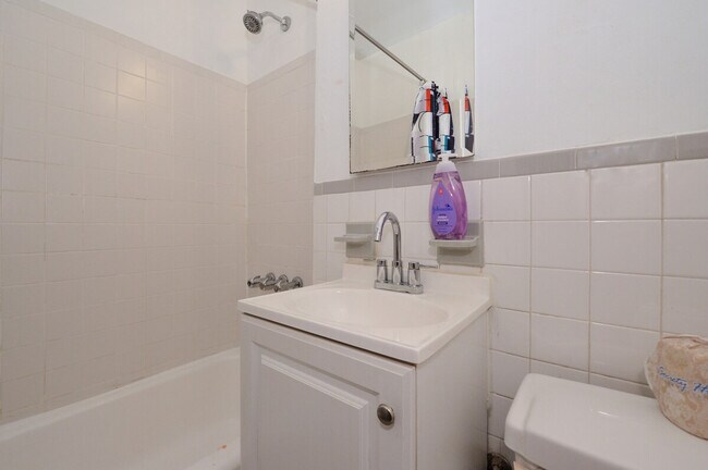 Building Photo - 474 9th Ave