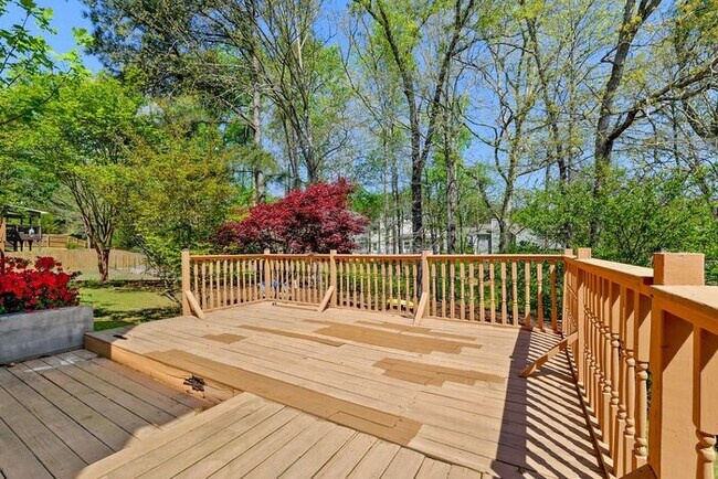 Building Photo - 1255 Wondering Way