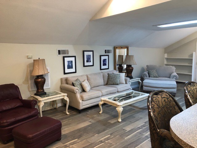 Building Photo - 1507 Carter St