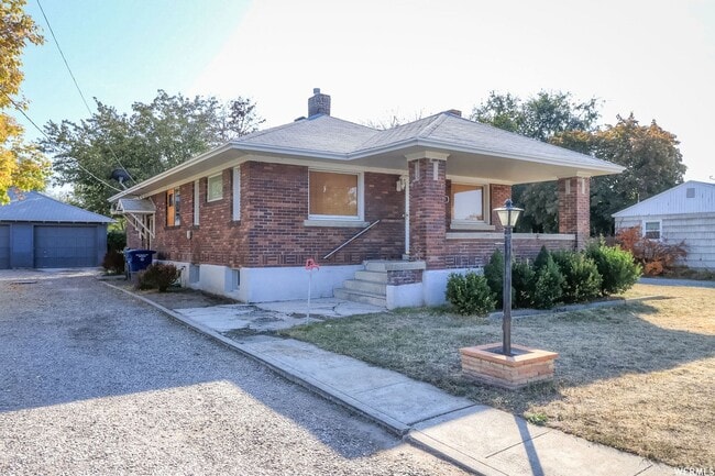 Building Photo - Charming 3 Bedroom Bungalow in West Valley