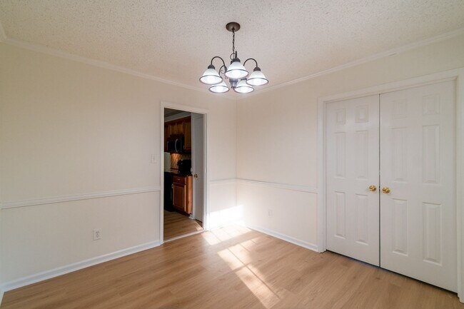Building Photo - Well maintained ranch home in Charlotte!