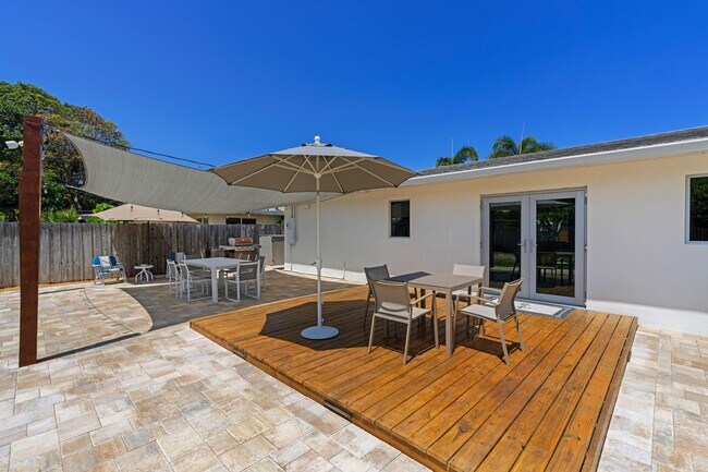 Building Photo - 918 SE 3rd Ave