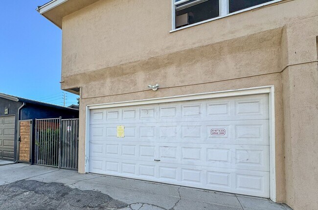 Building Photo - 4253 1/2 S Centinela Ave-