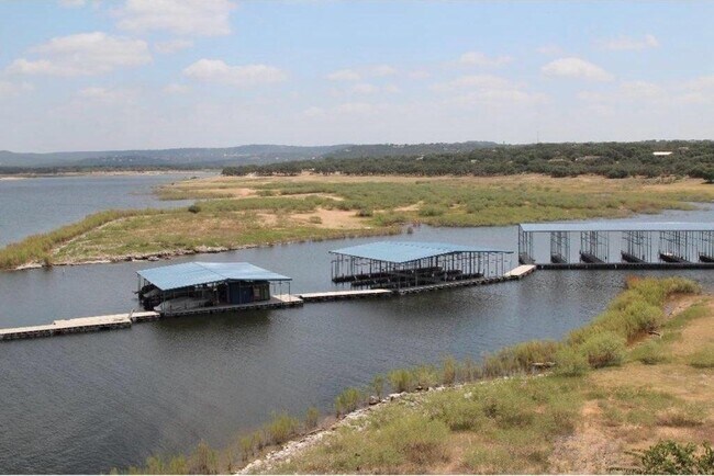 Building Photo - 3404 American Dr