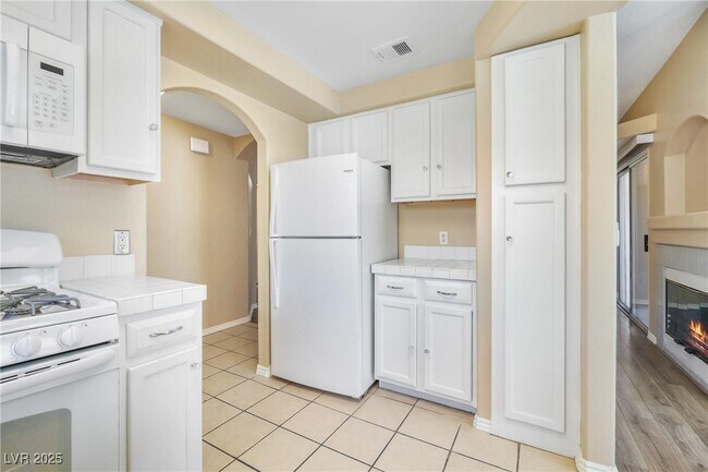 Building Photo - 525 Indian Princess Dr