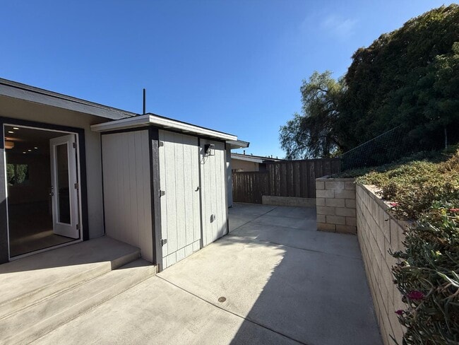 Building Photo - 665-669 Townsite Drive - 667 Townsite Dr