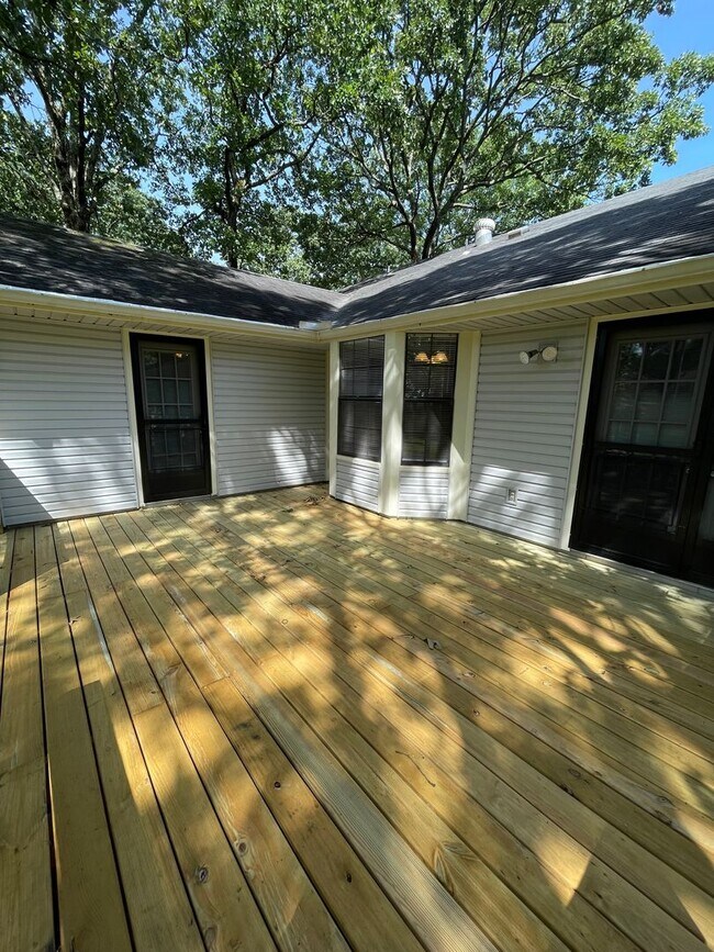 Building Photo - Sherwood Oasis