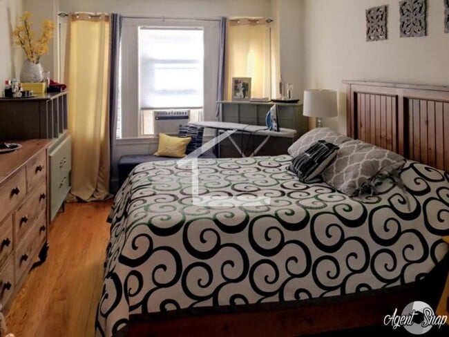 Building Photo - NO FEE!  Affordable Brighton 2 Bed Near T!  No Students, Sorry!