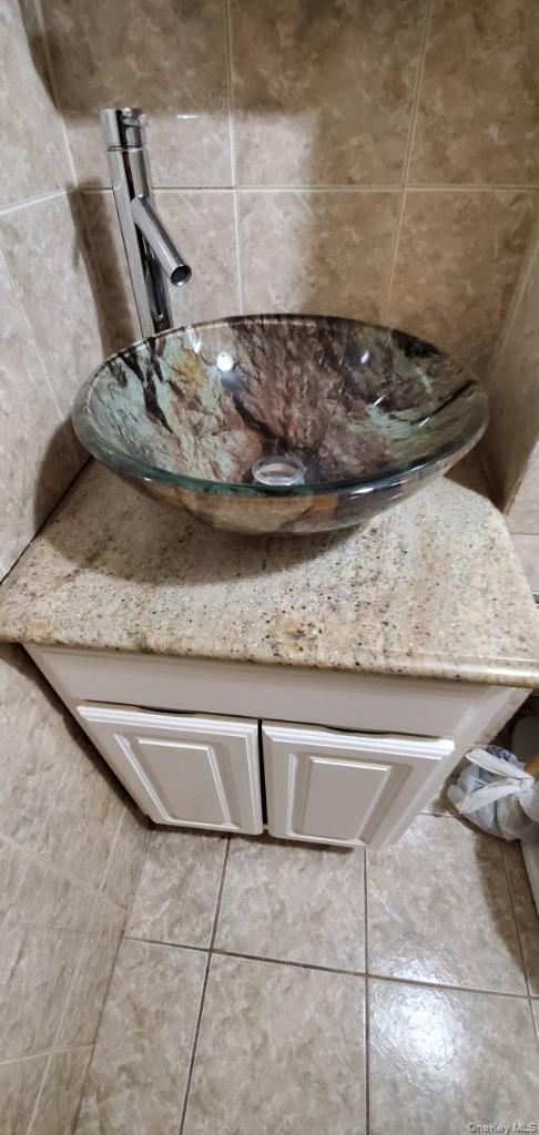 Building Photo - 25-36-36 76th St