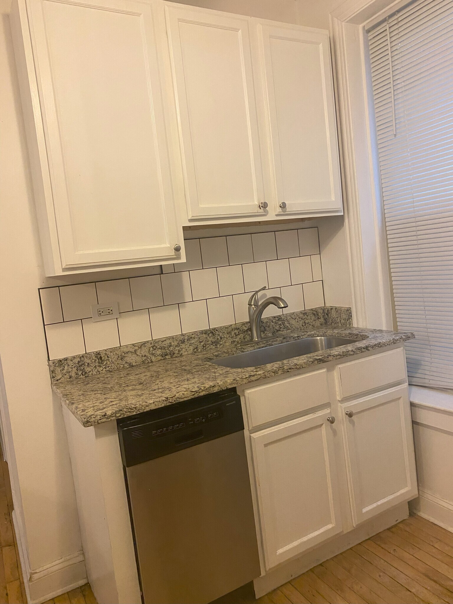 Dishwasher - 2900 N Richmond St