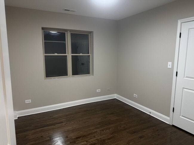 Building Photo - Stunning gut-renovated 3-bedroom, 2-bath condo in South Shore