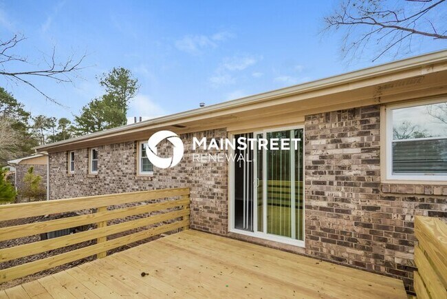 Building Photo - 3 Bedroom Pet-Friendly Home in Conyers, GA with Main Street Renewal