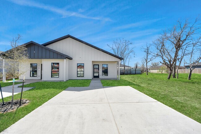 Building Photo - 9824 Nedwald St