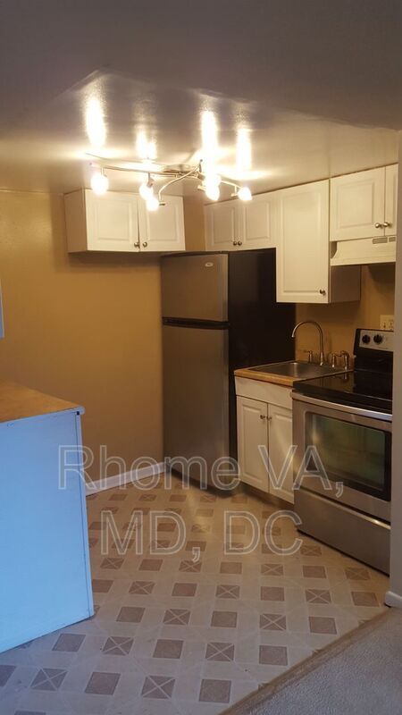Building Photo - 3210 S 28th St
