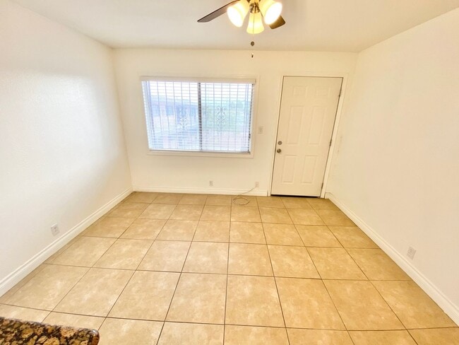 Building Photo - ADORABLE 1 BEDROOM 1 BATHROOM CONDO!
