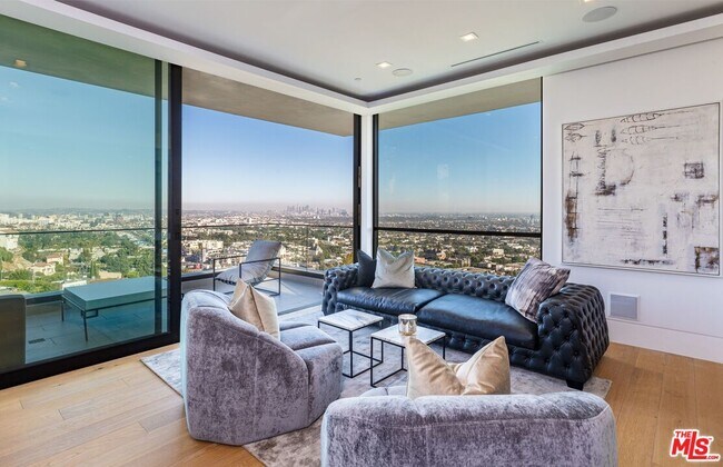 Building Photo - 8366 Sunset View Dr