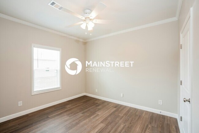 Building Photo - 4 Bedroom Pet-Friendly Home in St. Petersburg, FL with Main Street Renewal
