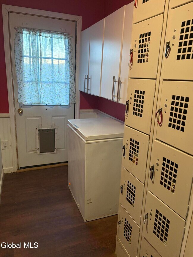 Building Photo - 260 Clark Rd