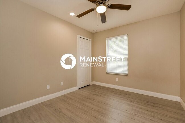 Building Photo - 4 Bedroom Pet-Friendly Home in Mount Dora, FL with Main Street Renewal