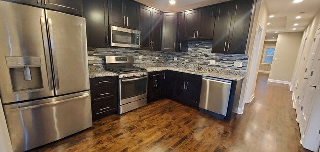 Building Photo - 4139 W Fletcher St