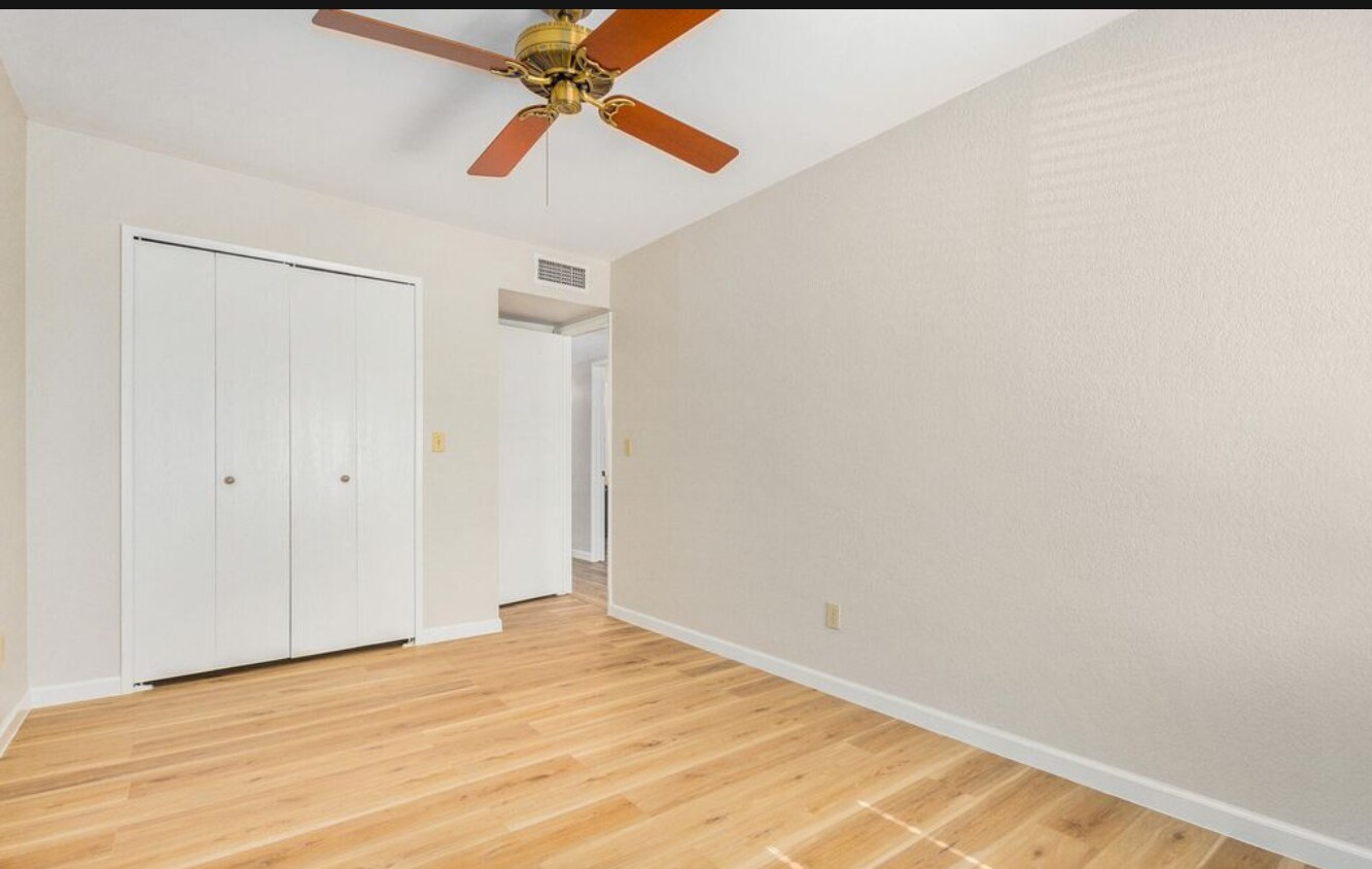 Building Photo - 4482 W Palmaire Ave