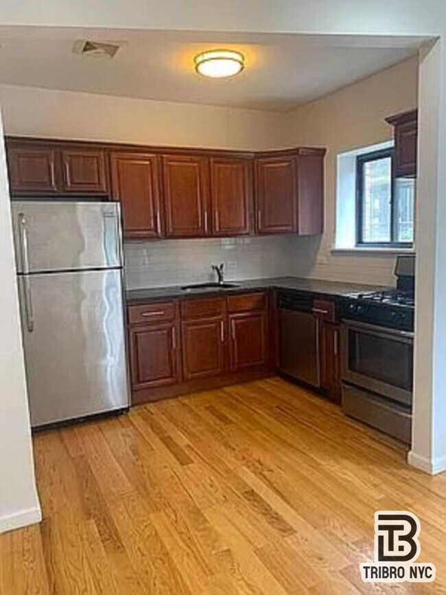 Building Photo - 3 bedroom in BROOKLYN NY 11221