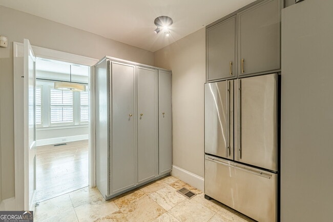 Building Photo - 1957 Walker Ave