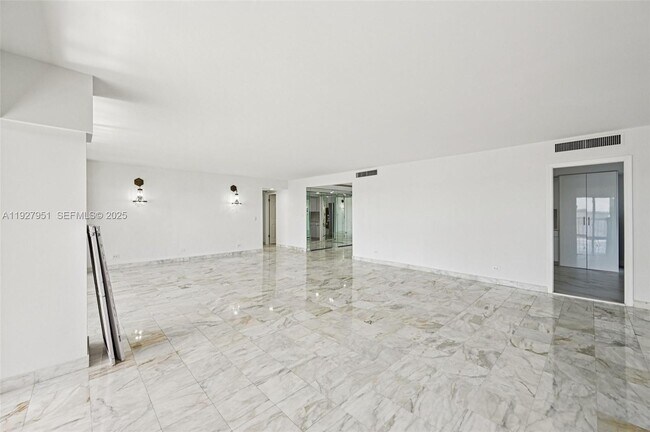 Building Photo - 1800 NE 114th St