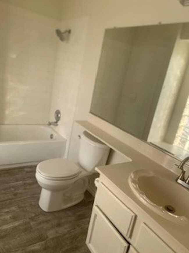 Building Photo - Updated 2 bedroom unit in Colorado Bay!!