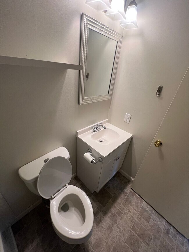 Building Photo - Durham 3 bedroom 2 bath Home, MOVE IN SPEC...