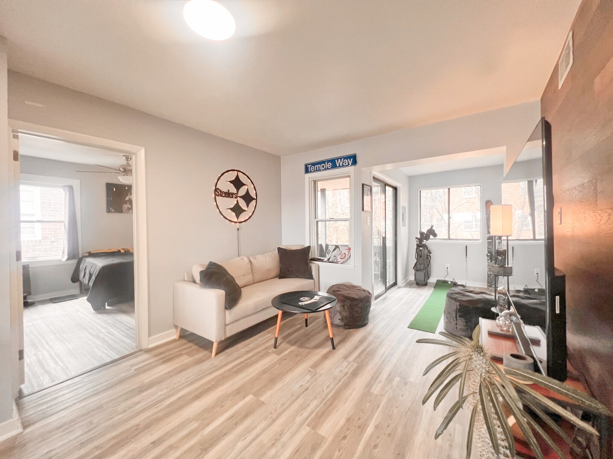 Building Photo - 5737 Hobart St