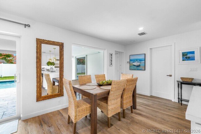 Building Photo - 4586 Ellwood Dr