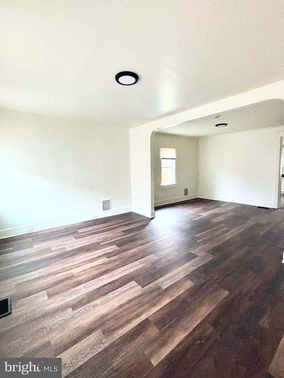 Building Photo - 28 Caroline St