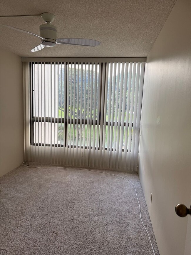 Building Photo - Regency Park